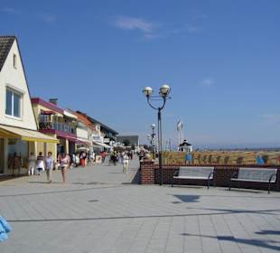 Strandpromenade im Sommer