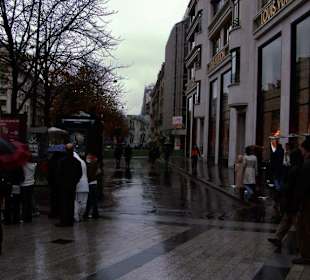 Champs Elysees: Im Regen, aber trotzdem schön