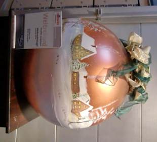 Die größte Weihnachtskugel der Welt