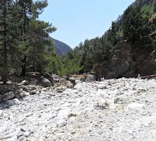 Weg durch die Schlucht