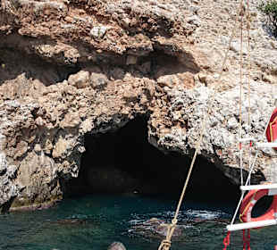 Bootsfahrt zu einer Höhle
