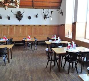 Rundgang durch die Gasträume des Stieglkellers