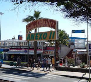 Zwischen Hotel und Strand