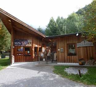 Eingang zum Ötzidorf in Umhausen