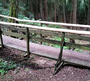 Brücke mit neuen Geländer