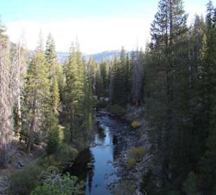 Fluß am Devils Postpile