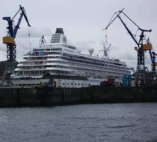 Passagierschiff im Dock