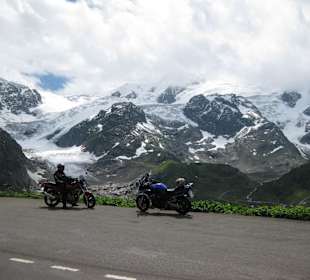 Tolle Passstraßen locken, hier der Sustenpass