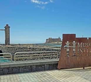 Kugelbrücke zum Castillo San Gabriel