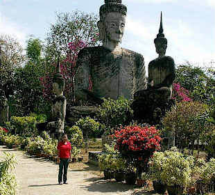 Sala Kheo Kou - Wat Khaek