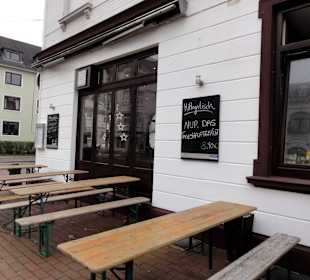 Tische vor dem La Cocina de Salva