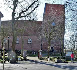 Außenansicht der Kirche von Suurhusen