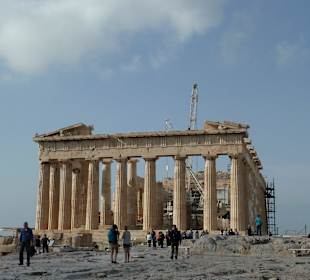 Akropolis über den Dächern Athens