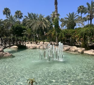 Abdurrahman Alaettinoğlu Park / Park mit Wasserfontänen