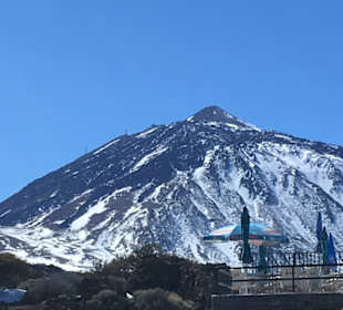 Der Teide (links die Kabinenbahn ersichtlich)
