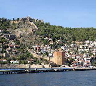 Blick auf Roter Turm + Befestigungsanlage