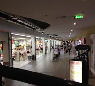 Supermarket w Wola Parku 