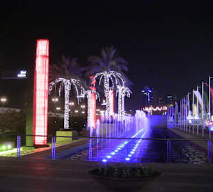 Vor der Dubai Mall - traumhafte Kulisse