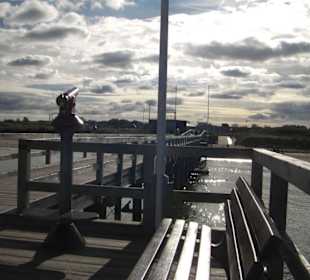 Gegenlichtaufnahme von der Seebrücke