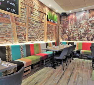 Blick in die Gasträume des Little Italy