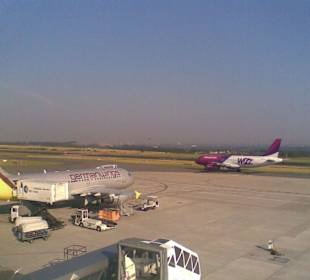 WizzAir auf dem Weg zur Startbahn