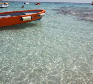Strand, ca 2 km entfernt (locker zu fuß erreichbar)