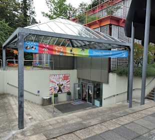 Eingang zum Deutschen Museum in Bonn