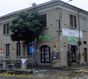 Die Fassade und Eingang