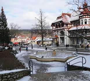 Fußgängerzone mit Einkauf und Cafe`s.