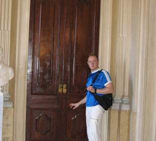 Die Tür ist nur gemalt!