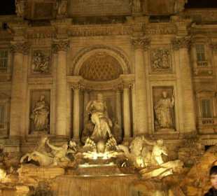 Trevibrunnen in der Nacht