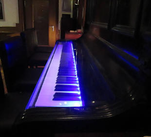 Pub Restaurant Piano