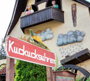 Wegweiser Kuckucksuhrenfabrik