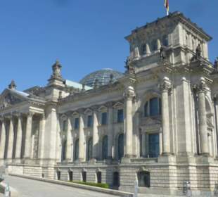 Vor dem Bundestag / Reichstag in Berlin