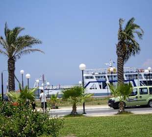 Ausblick vom "O Makri" zum Hafen