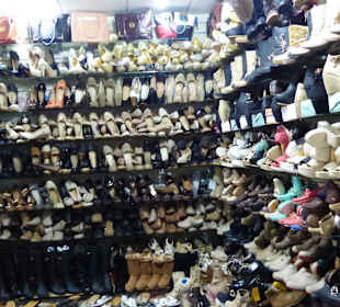 Gebrauchte Schuhe auf dem Souk