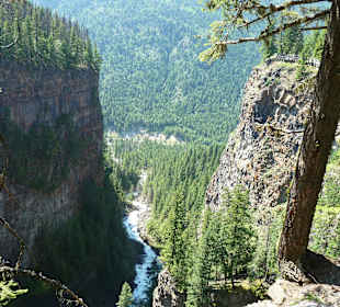 Canyon Spahats Falls Wells Gray Park