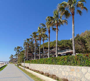 Promenade am Strand