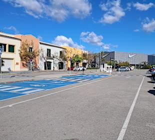 Festival Park Outlet Center