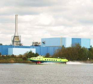 Das Jet-Boat kommt in Ijmuiden an