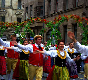 Schäfflertanzgruppe Aub e.V. mit Bogen