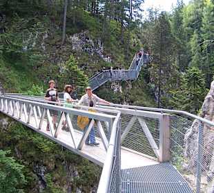 Überwechseln und die Treppe hoch