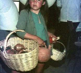 Die kleine Verkäuferin mit Hut