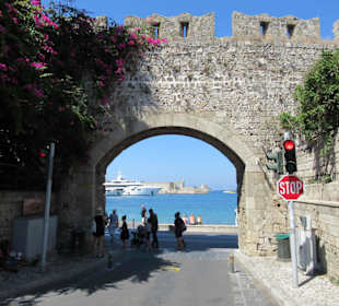 Mit dem Hop Bus in Rhodos Stadt unterwegs