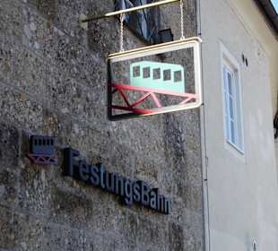 Hinweisschild zur FestungsBahn