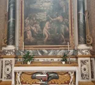 Links und Rechts Altare