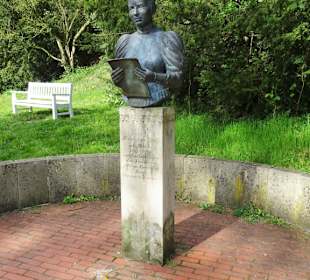 Eindrücke vom Denkmal für Magdalene Pauli