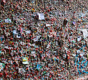 Wand mit tausenden von Kaugummis