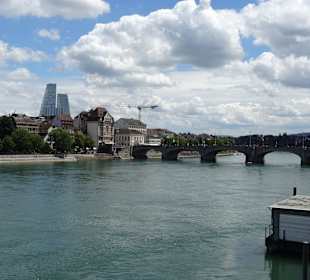 An der Anlegestelle der Rheinfähre