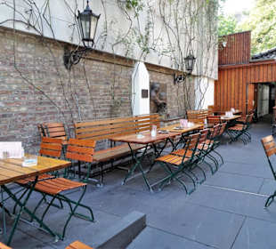 Blick in den Biergarten bei Lommerzheim